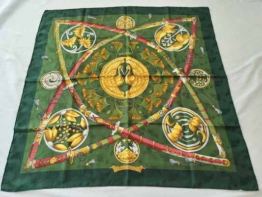 HERMES Carre PRiNCES DU SOLEiL LEVANT Scarf