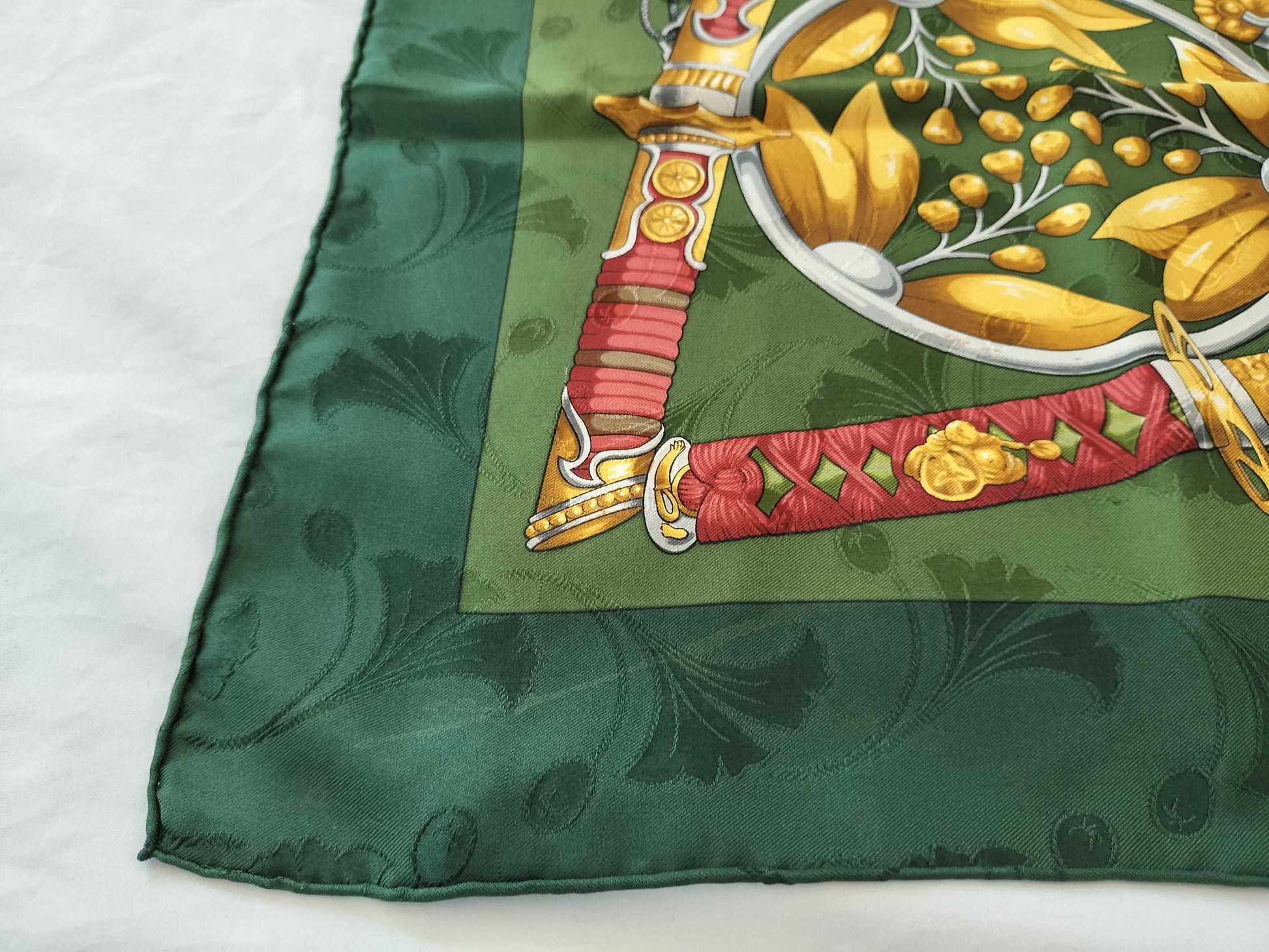HERMES Carre PRiNCES DU SOLEiL LEVANT Scarf