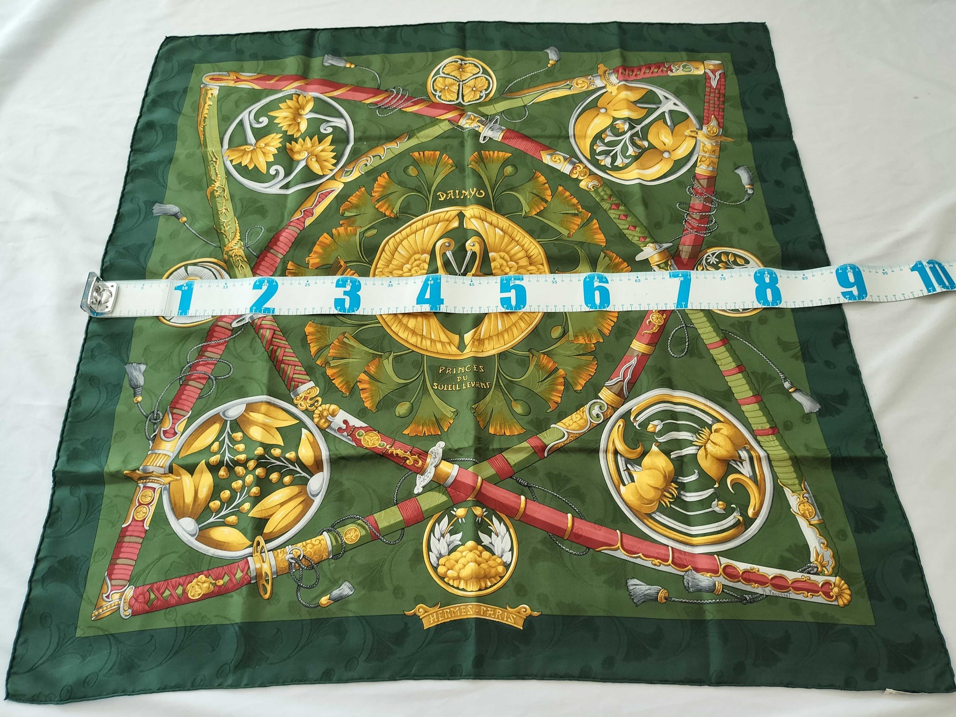 HERMES Carre PRiNCES DU SOLEiL LEVANT Scarf