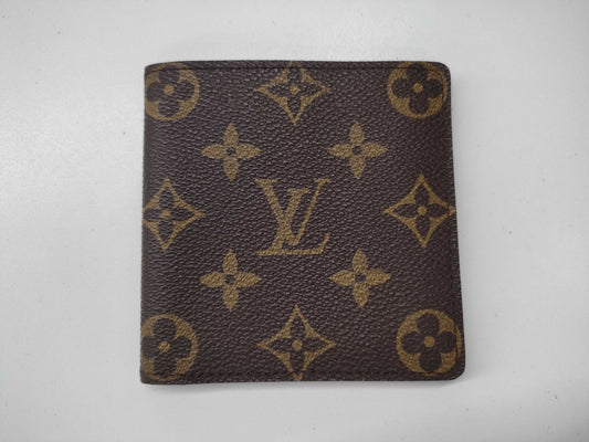 LOUIS VUITTON Monogram Bifold Wallet
