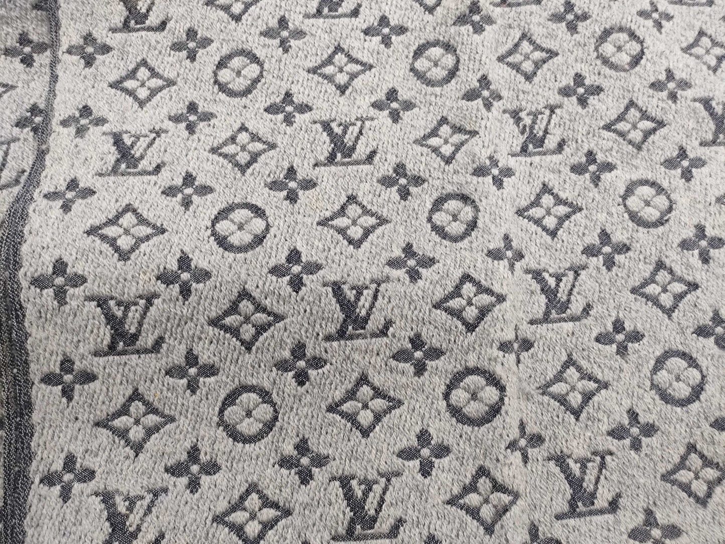LOUIS VUITTON Monogram 100% Wool Scarf