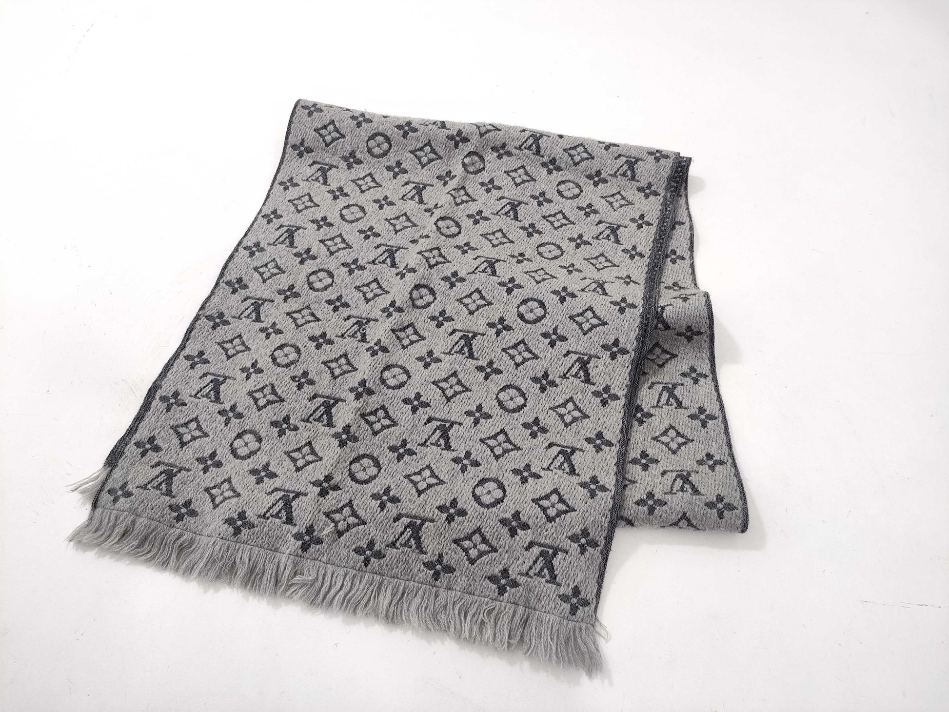 LOUIS VUITTON Monogram 100% Wool Scarf