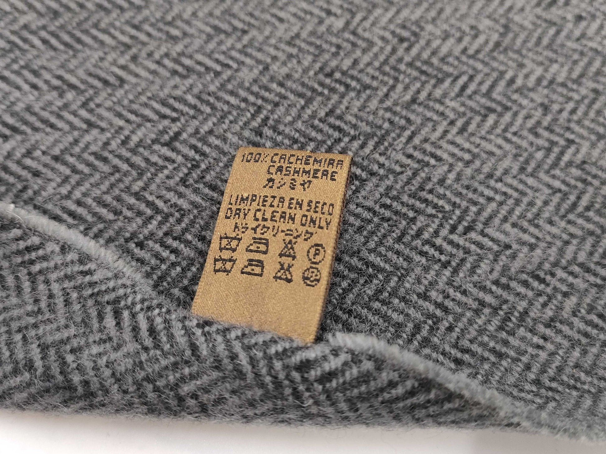 LOEWE 100% Cashmere Scarf