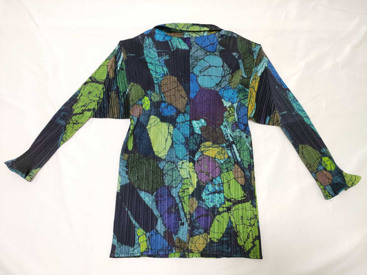 ISSEY MIYAKE Pleated Top with Patterned Buttons