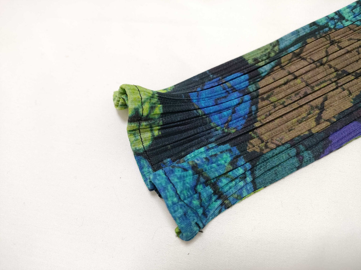 ISSEY MIYAKE Pleated Top with Patterned Buttons