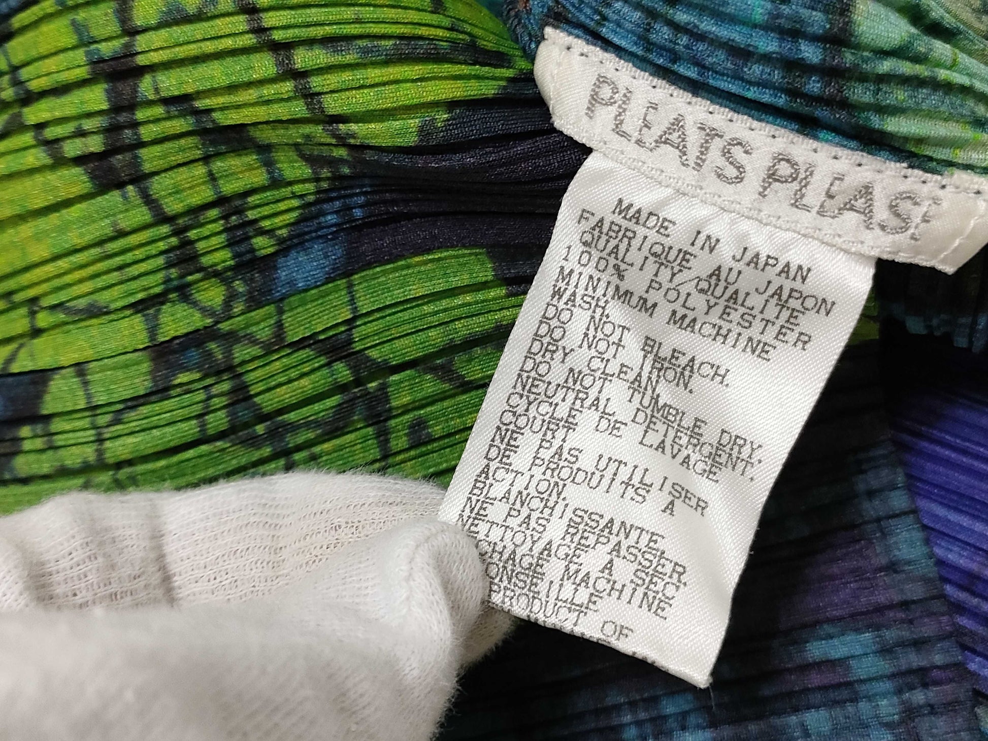 ISSEY MIYAKE Pleated Top with Patterned Buttons