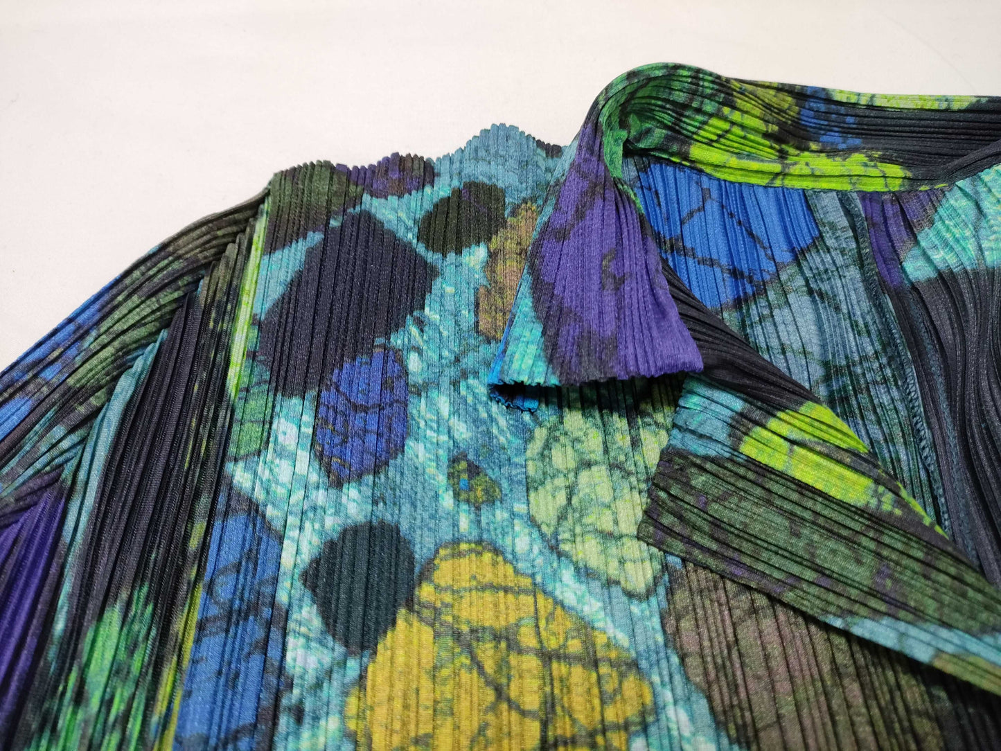 ISSEY MIYAKE Pleated Top with Patterned Buttons