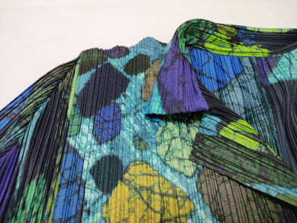ISSEY MIYAKE Pleated Top with Patterned Buttons