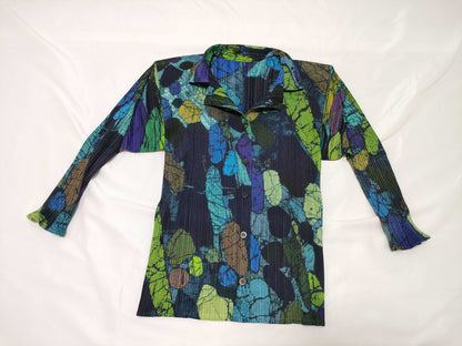 ISSEY MIYAKE Pleated Top with Patterned Buttons