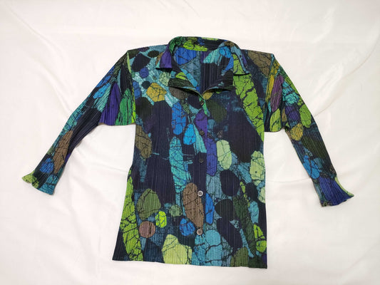 ISSEY MIYAKE Pleated Top with Patterned Buttons