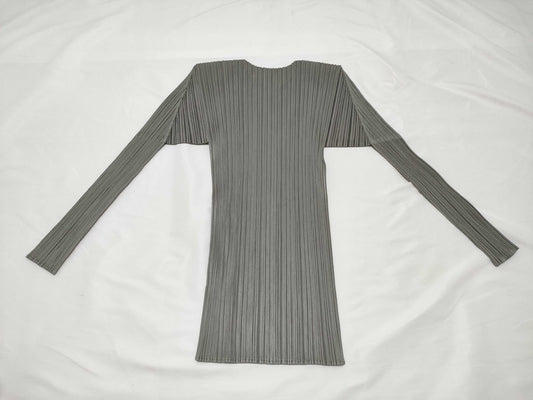 ISSEY MIYAKE Pleated Crew Neck Long Sleeve Solid Top