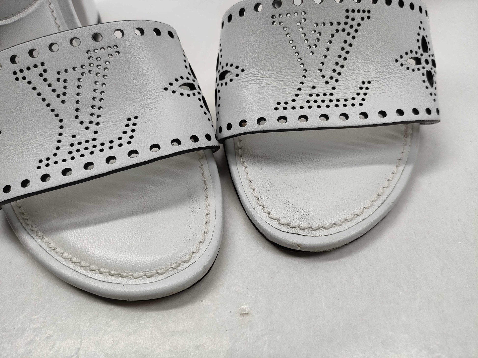 LOUIS VUITTON Mahina Mahina Horizon Punching Sandals