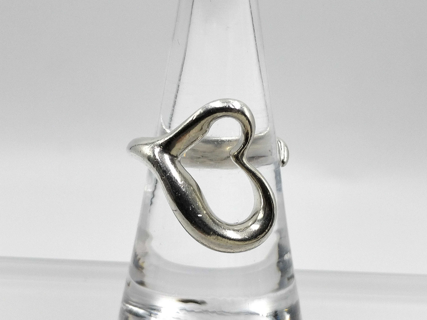 Tiffany & Co. Peretti Open Heart Ring, 6.3g