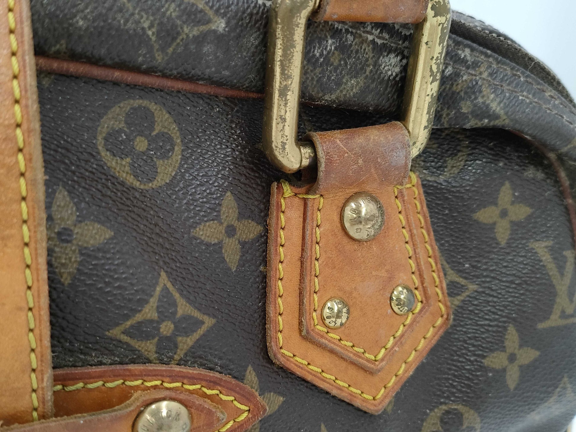 LOUIS VUITTON Monogram M40025 Manhattan GM Shoulder Bag
