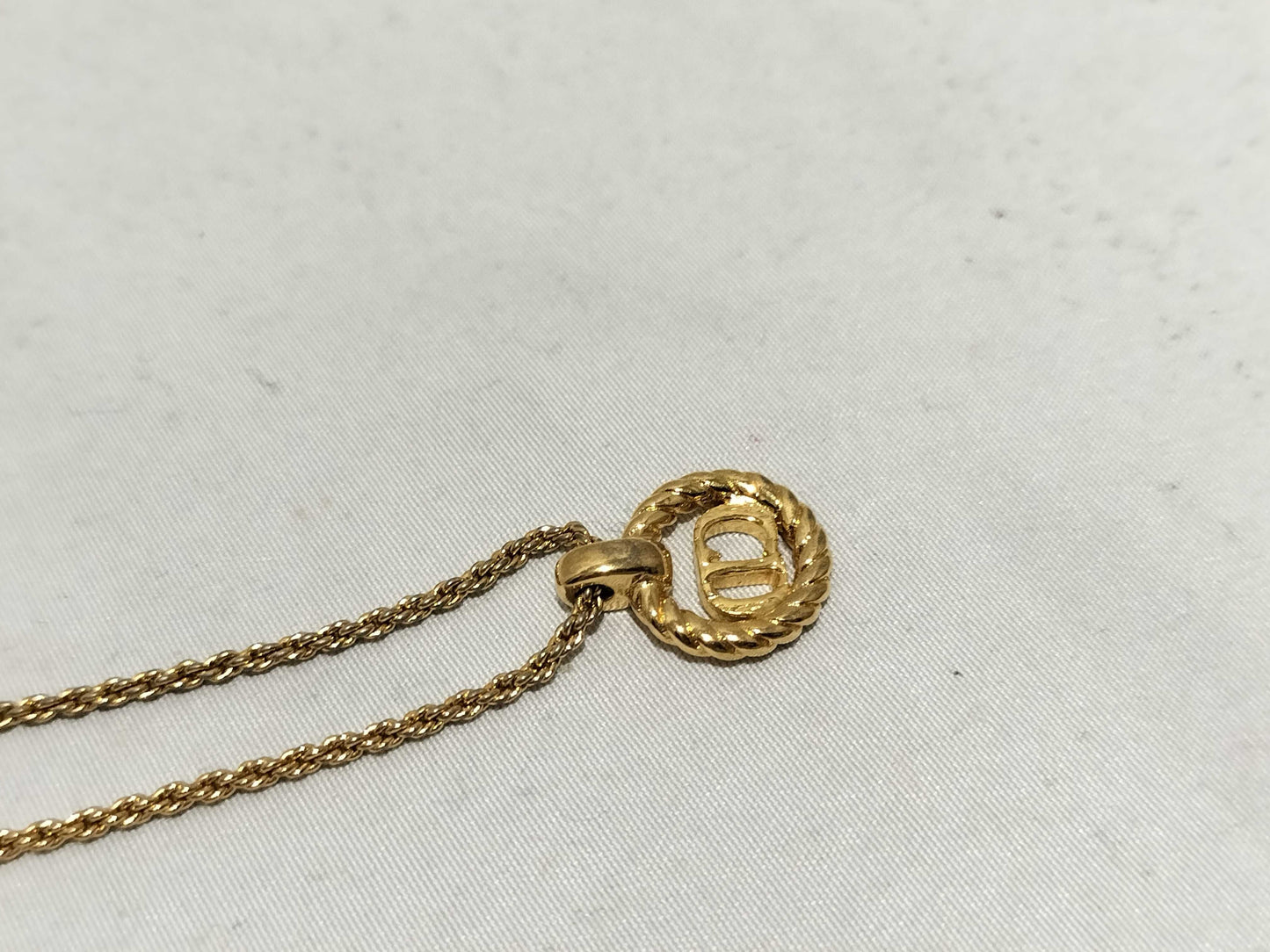 Dior logo necklace necklace