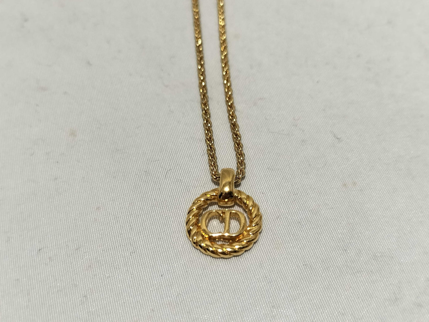 Dior logo necklace necklace