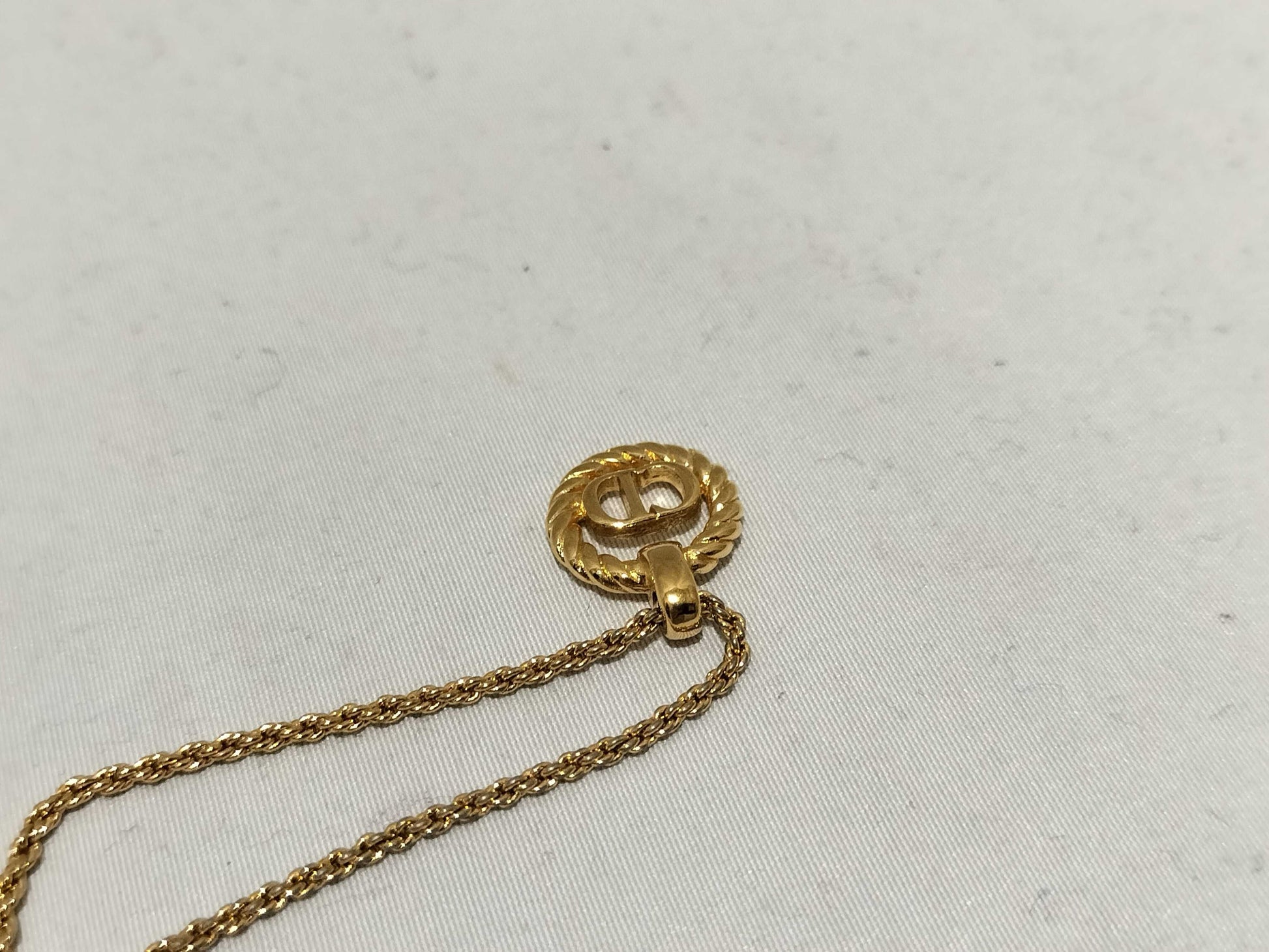 Dior logo necklace necklace