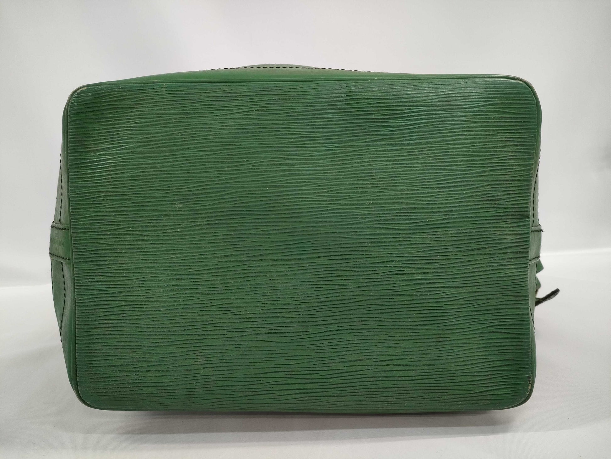 LOUIS VUITTON 9004 A2 Epi Noe Shoulder Bag