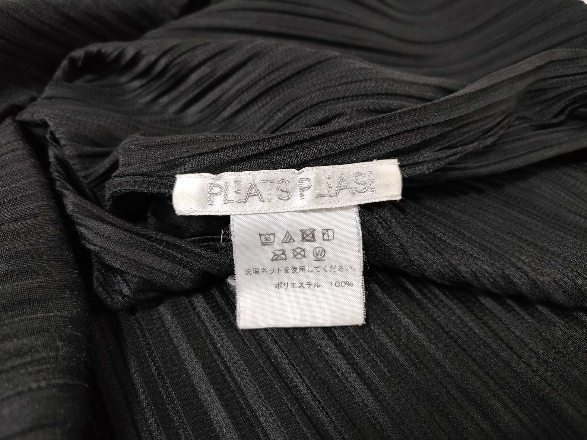ISSEY MIYAKE Pleats Please Top Black Top