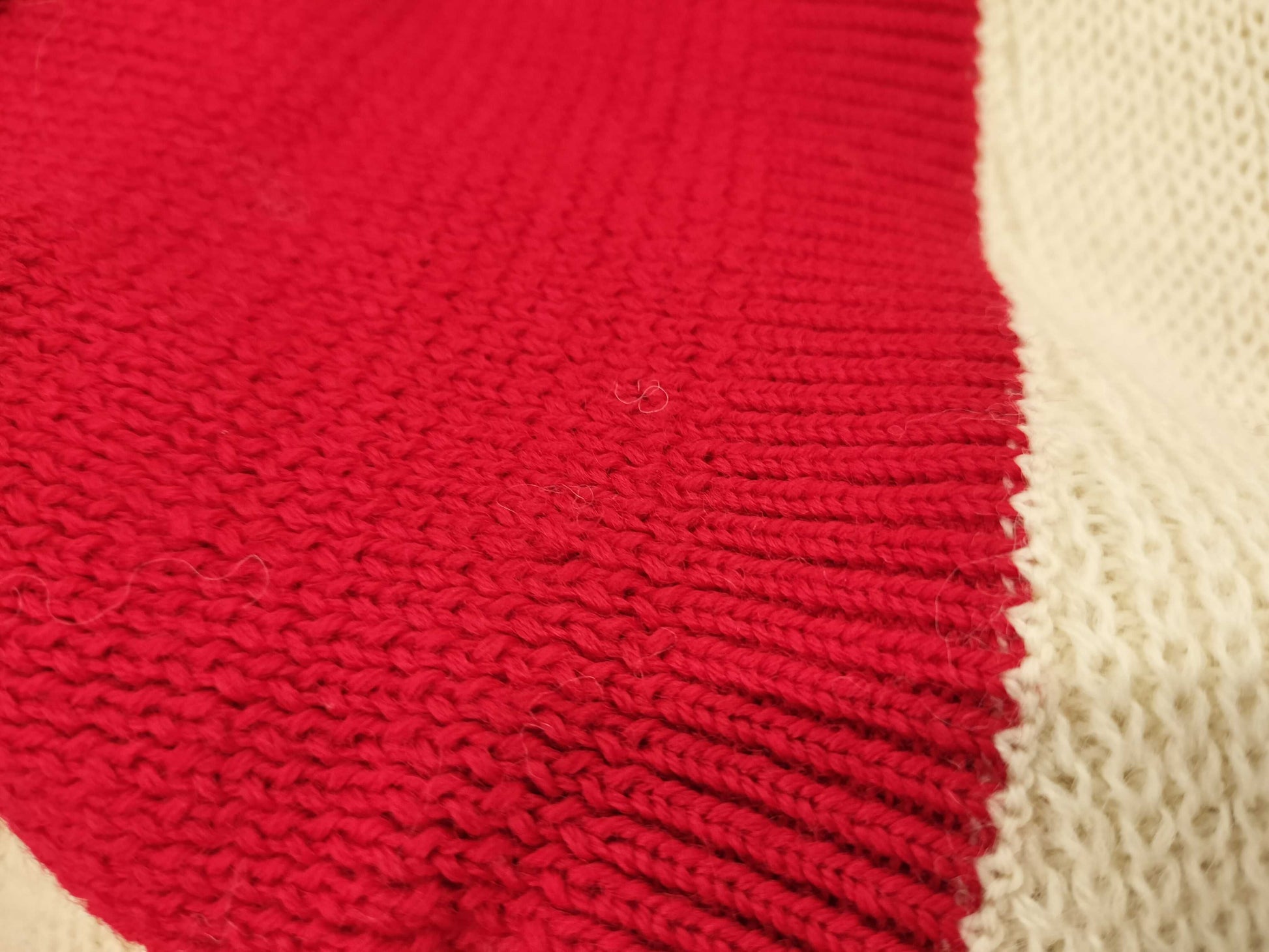 GUCCI Sweater/Red and White/M Tops