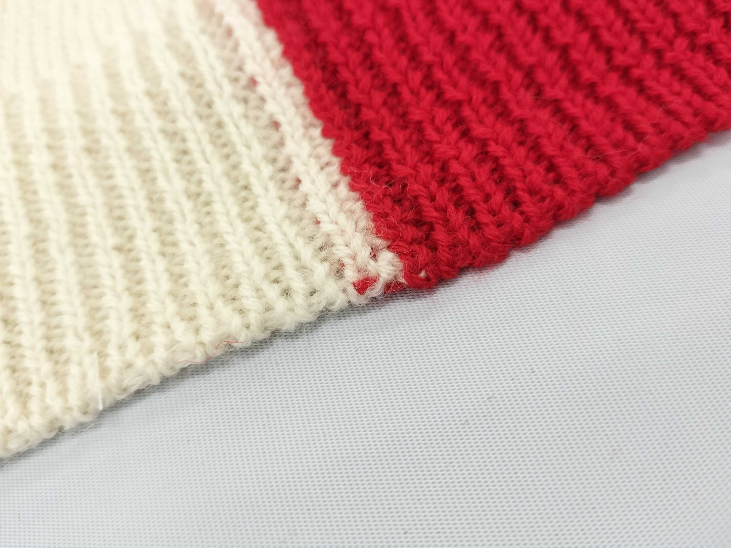 GUCCI Sweater/Red and White/M Tops