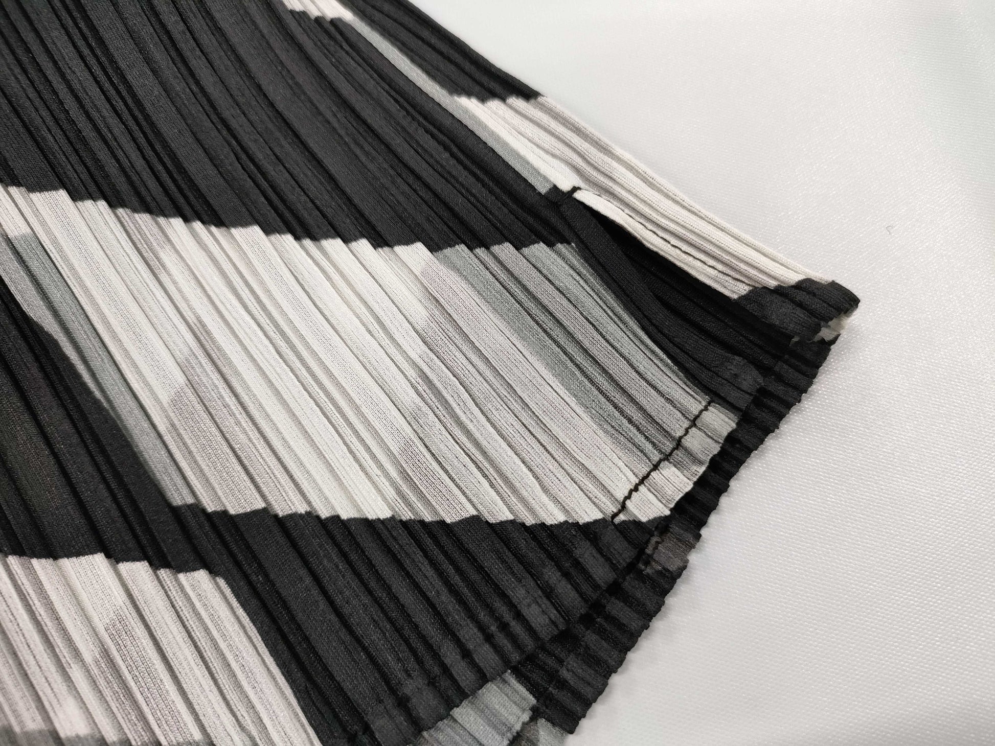 ISSEY MIYAKE Pleats Please Patterned Tops