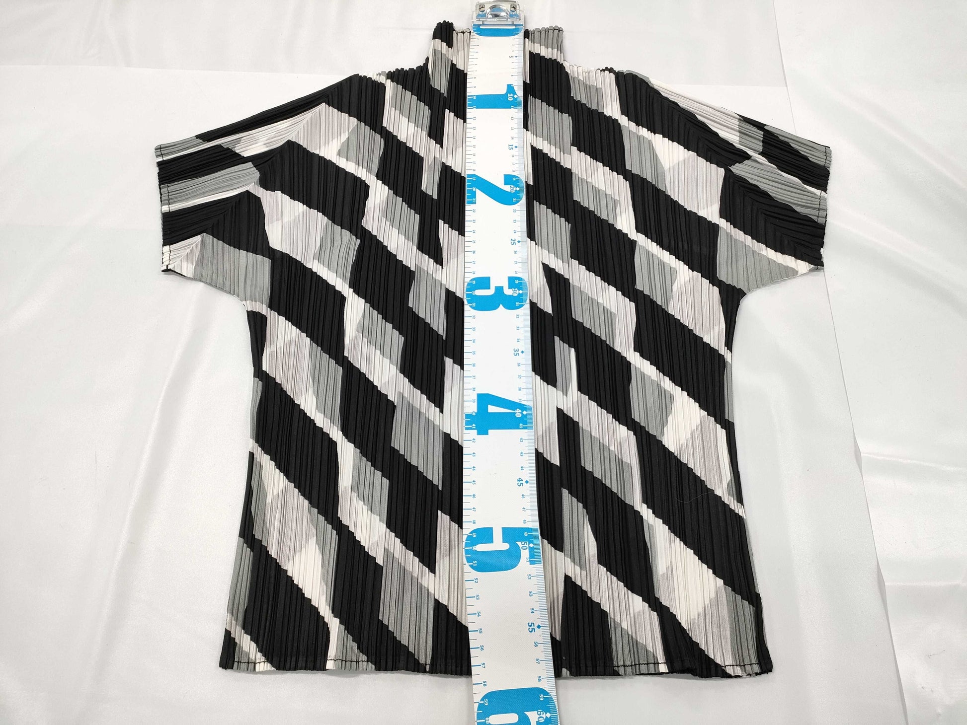 ISSEY MIYAKE Pleats Please Patterned Tops