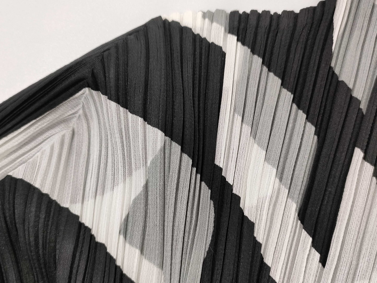 ISSEY MIYAKE Pleats Please Patterned Tops