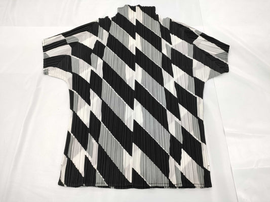 ISSEY MIYAKE Pleats Please Patterned Tops