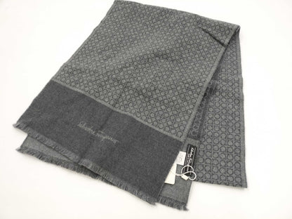 Salvatore Ferragamo Gancini tagged scarf/scarf