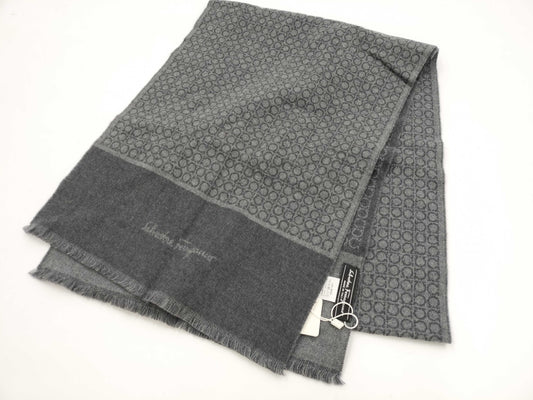 Salvatore Ferragamo Gancini tagged scarf/scarf