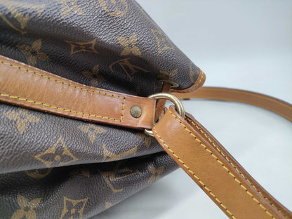 LOUIS VUITTON Monogram M42224 Noe Shoulder Bag