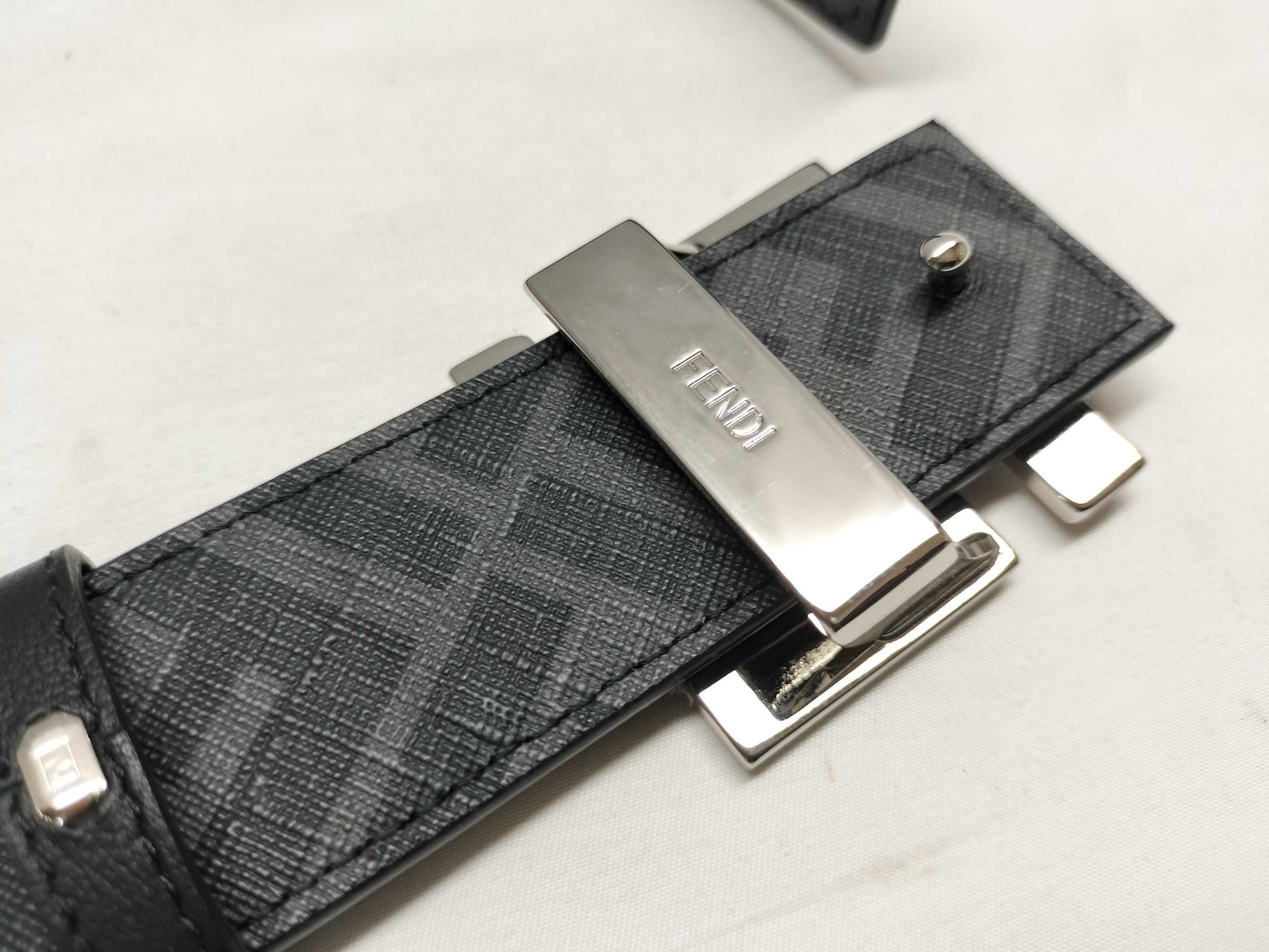 FENDI Mamma Round FF Belt Reversible Belt