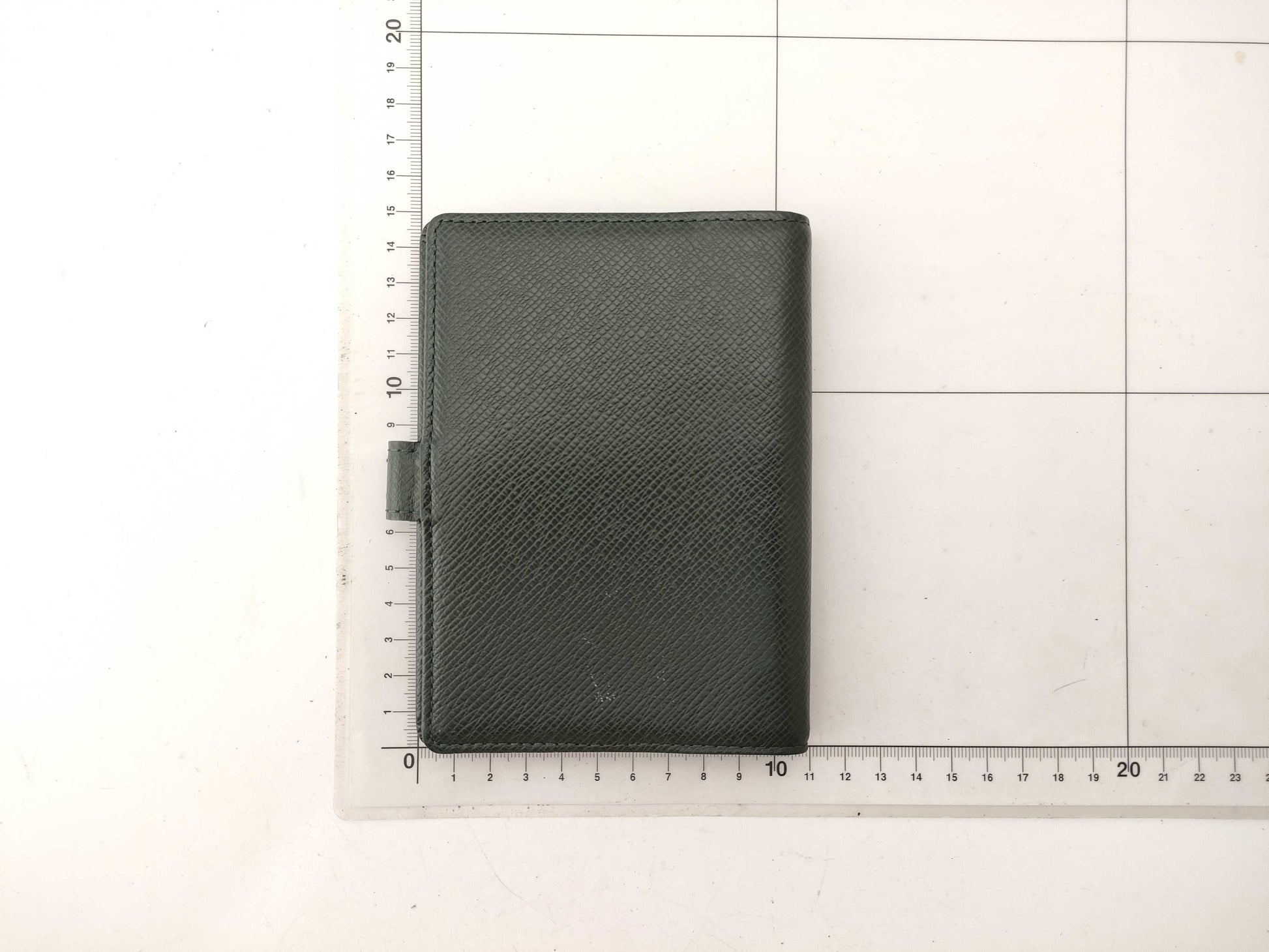 LOUIS VUITTON Taiga Agenda Planner Cover