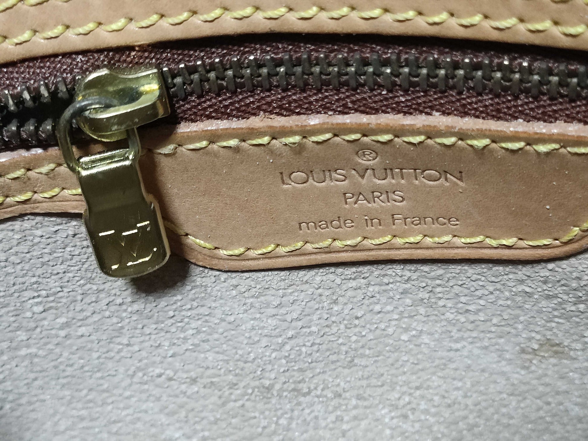 LOUIS VUITTON Monogram M42238 Petit Bucket/Tote Bag with Pouch