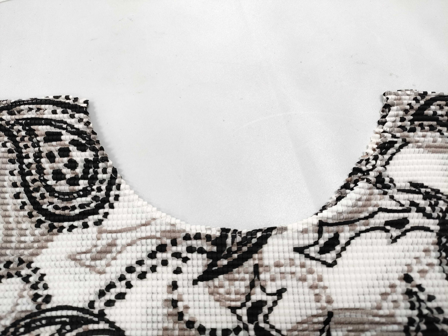 ISSEY MIYAKE me Paisley Print Tops Tops