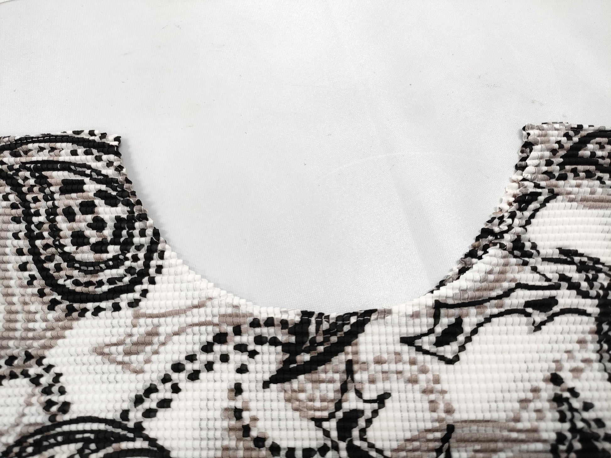 ISSEY MIYAKE me Paisley Print Tops Tops