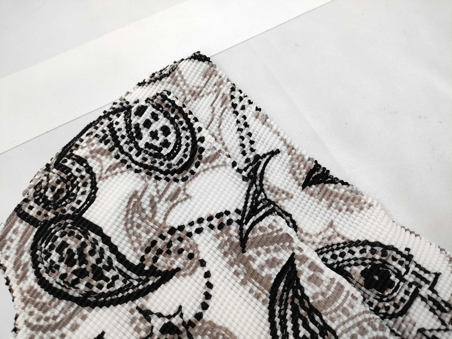 ISSEY MIYAKE me Paisley Print Tops Tops