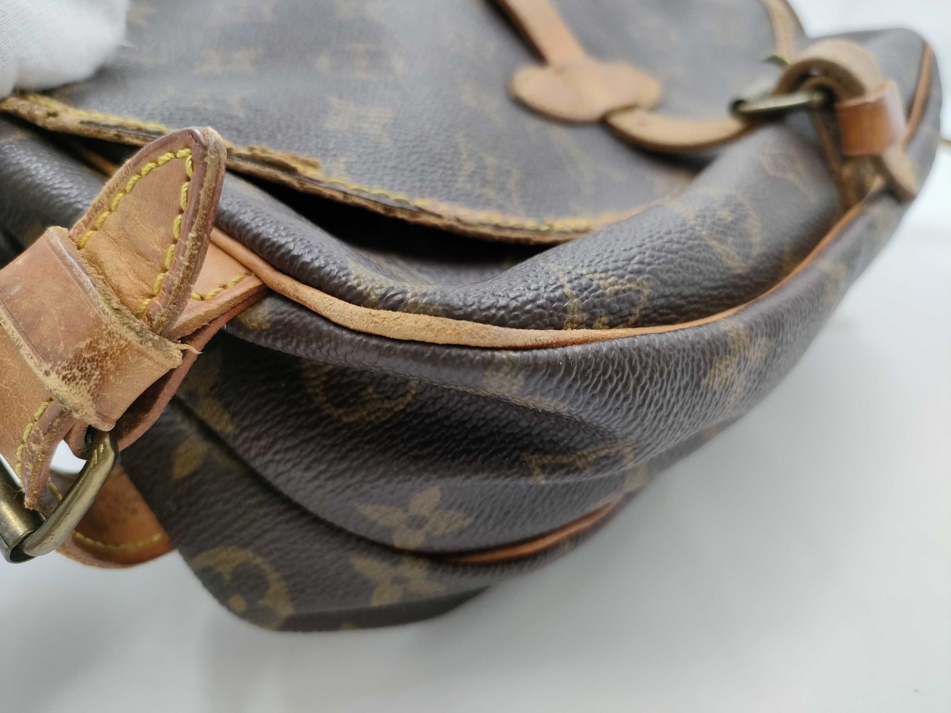 LOUIS VUITTON Monogram M42256 Saumur 30 Shoulder Bag