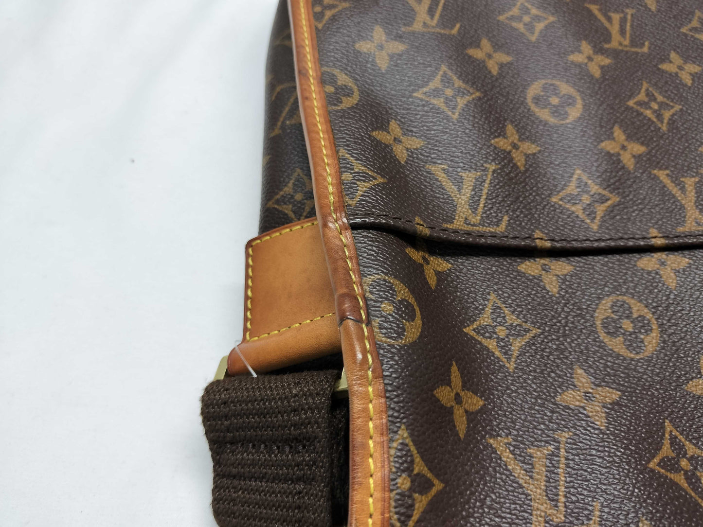 LOUIS VUITTON DU0046 Monogram Messenger Shoulder Bag