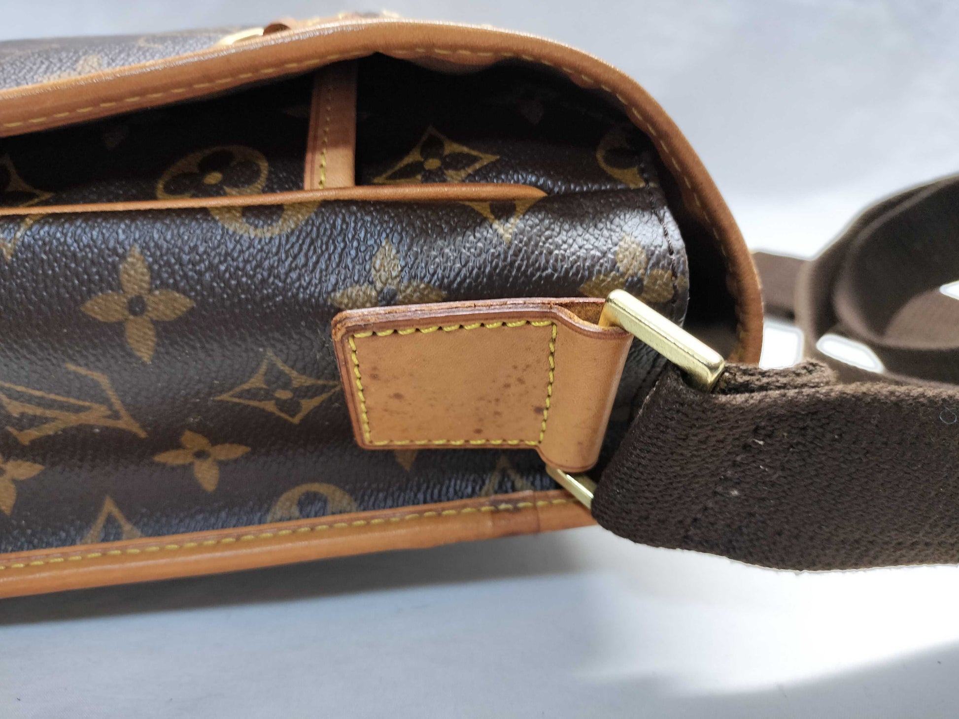 LOUIS VUITTON DU0046 Monogram Messenger Shoulder Bag