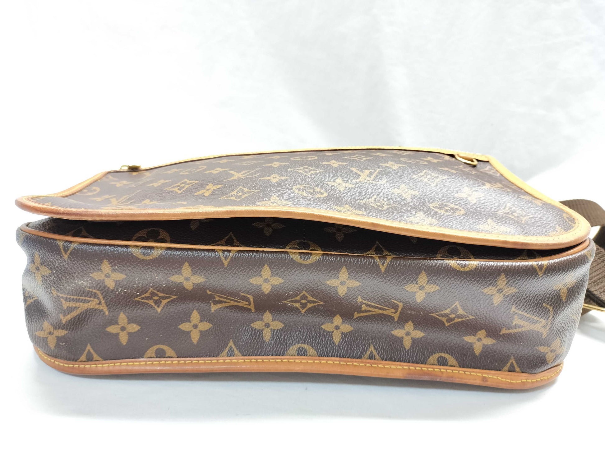 LOUIS VUITTON DU0046 Monogram Messenger Shoulder Bag