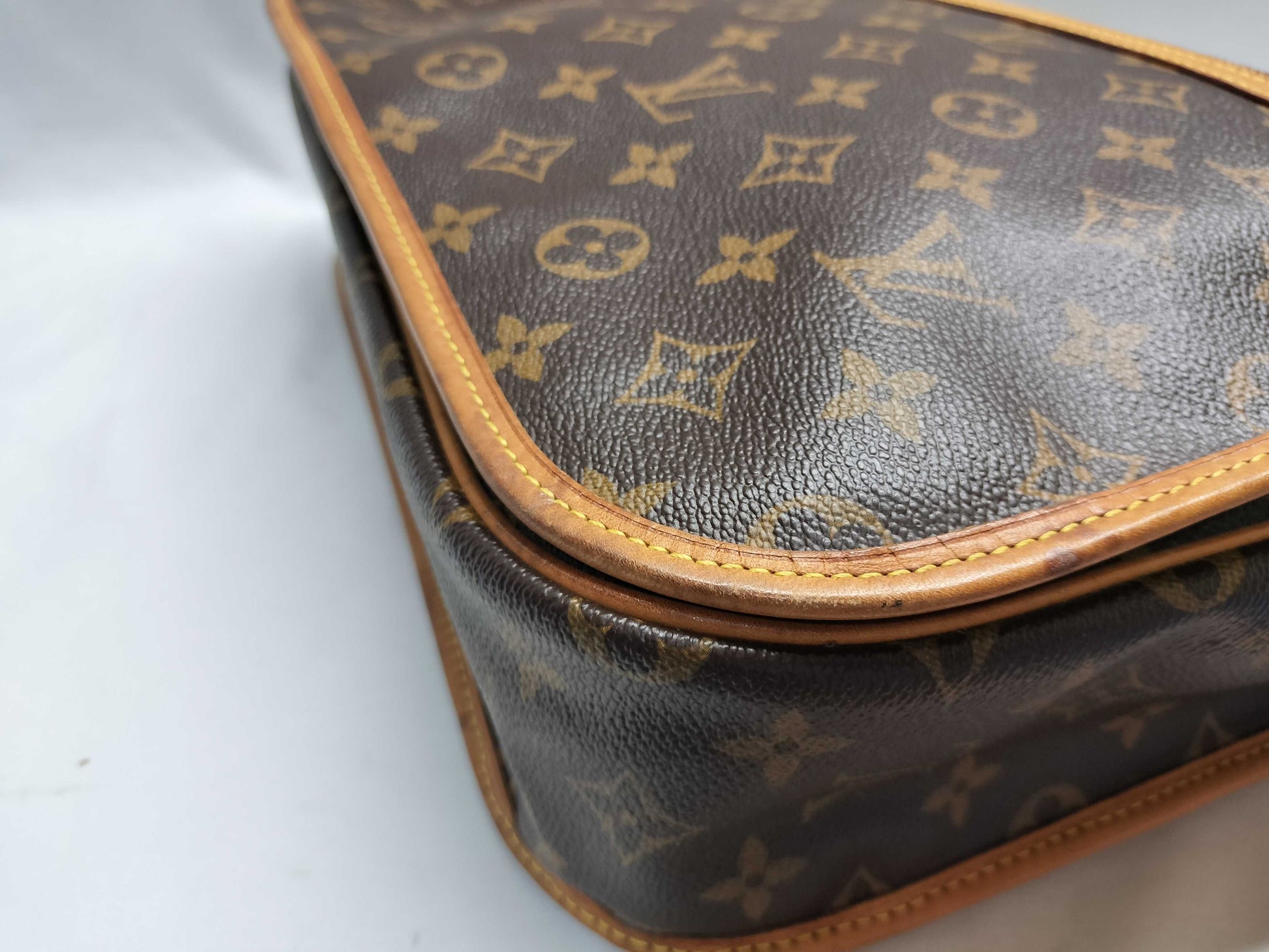 LOUIS VUITTON DU0046 Monogram Messenger Shoulder Bag