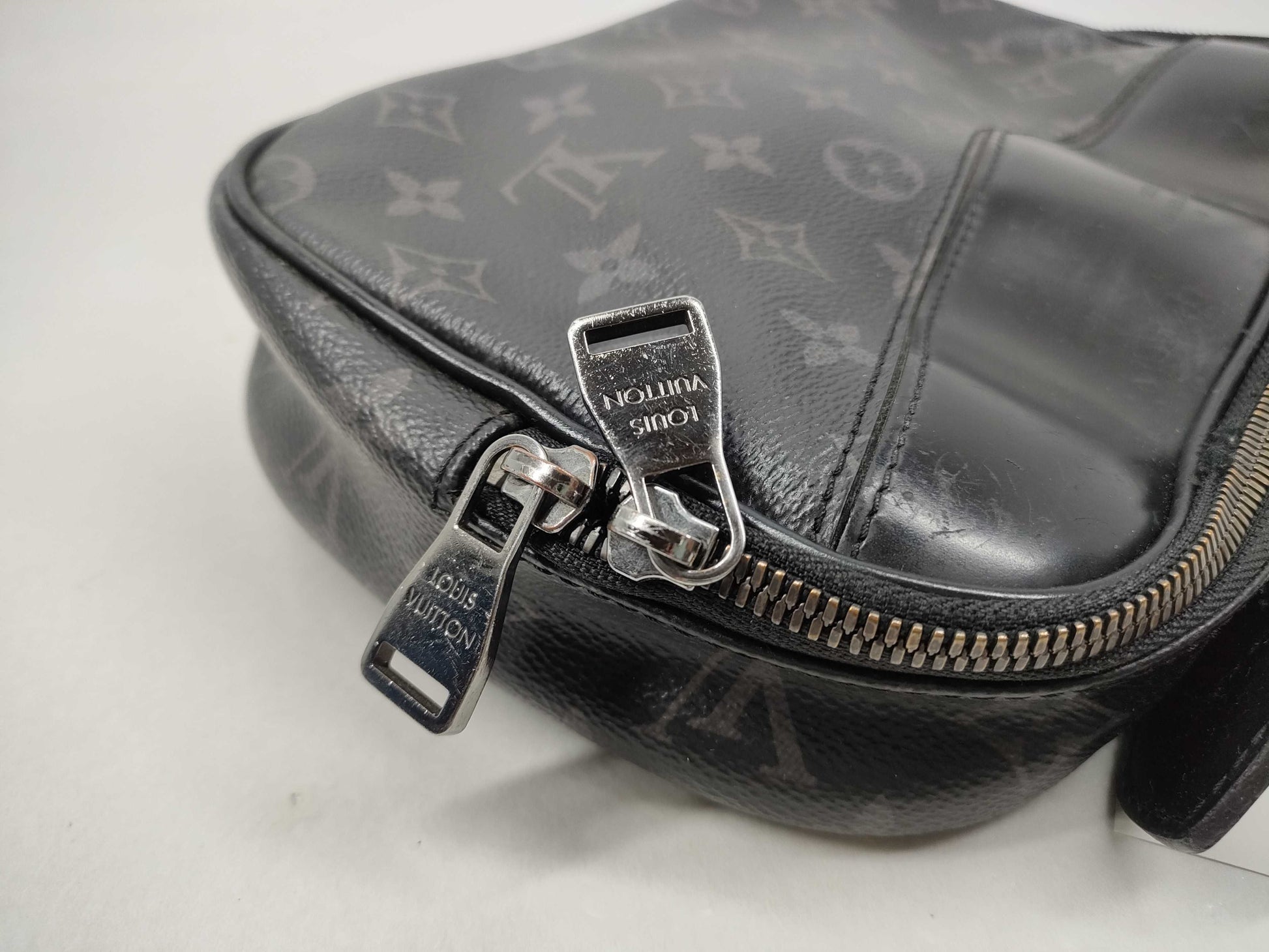 LOUIS VUITTON M42906 Handbag