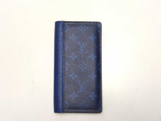 LOUIS VUITTON Taiga Portefeuille Prada Wallet