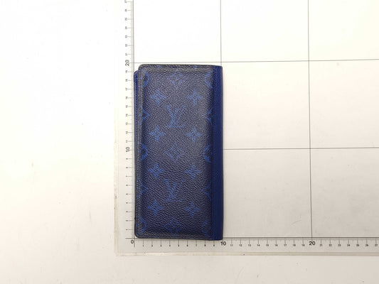 LOUIS VUITTON Taiga Portefeuille Prada Wallet