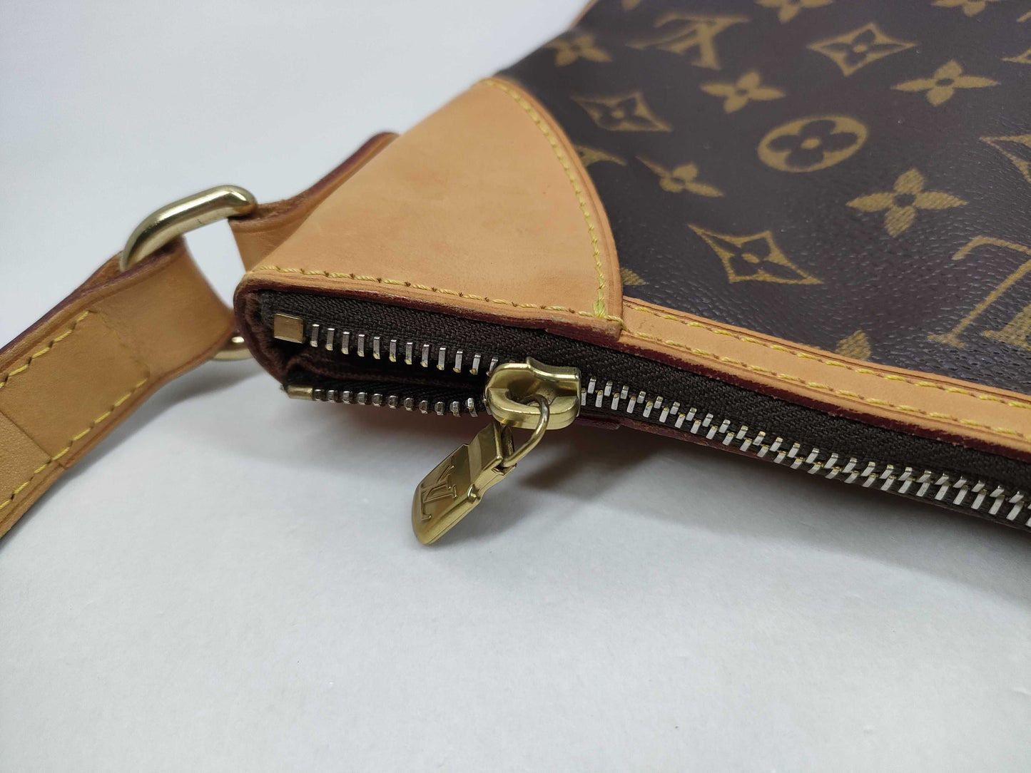 LOUIS VUITTON Monogram M56389 Odeon MM Sticky Shoulder Bag