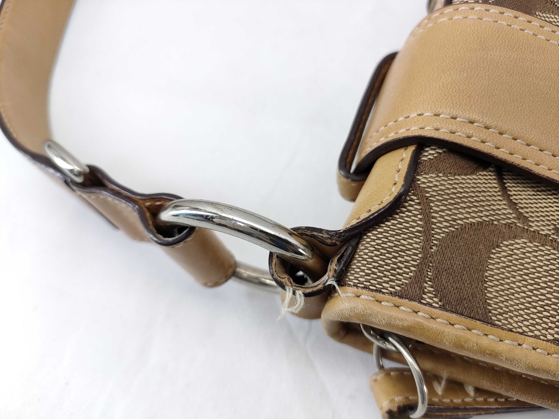 COACH Signature 7077/6072 Shoulder Bag