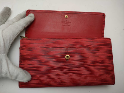 LOUIS VUITTON Epi Porte Tresor International Wallet