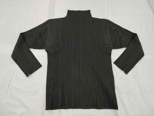 ISSEY MIYAKE black long-sleeved top